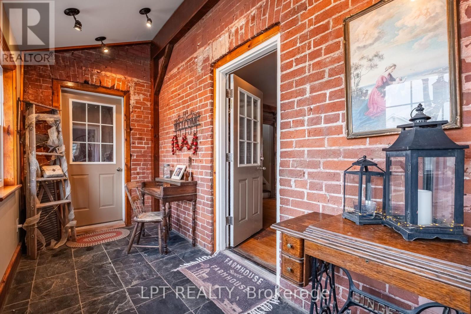 277 Brock Street, Gananoque, Ontario  K7G 1K5 - Photo 4 - X12051892