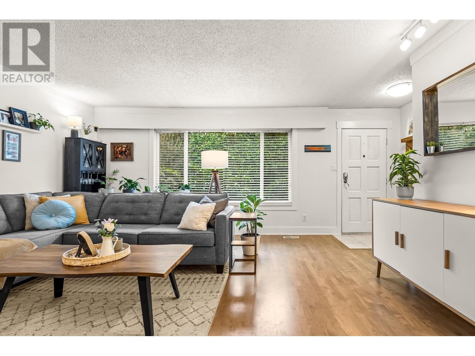 111 9061 HORNE STREET, burnaby, British Columbia