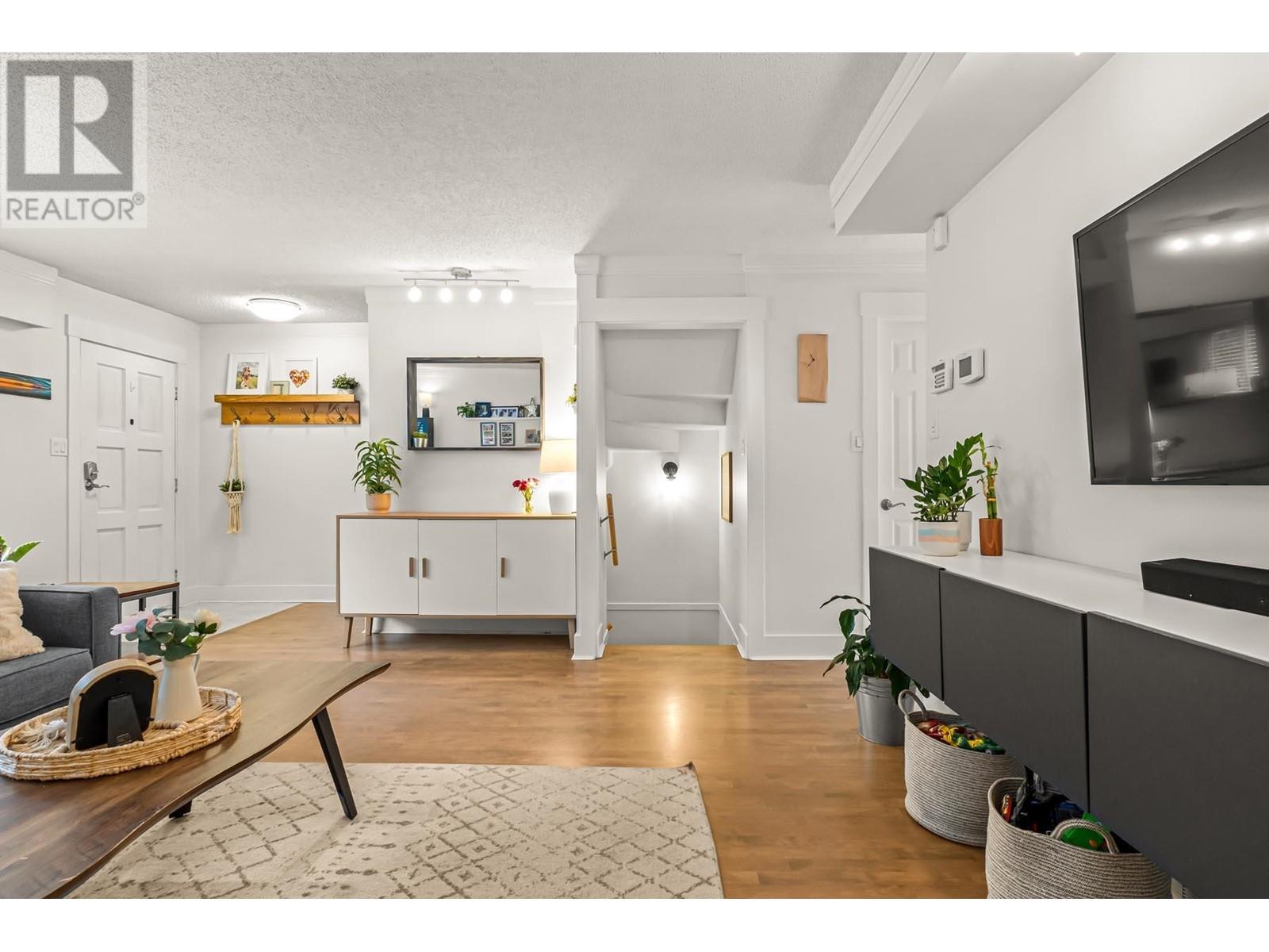 111 9061 Horne Street, Burnaby, British Columbia  V3N 4L2 - Photo 2 - R2983796