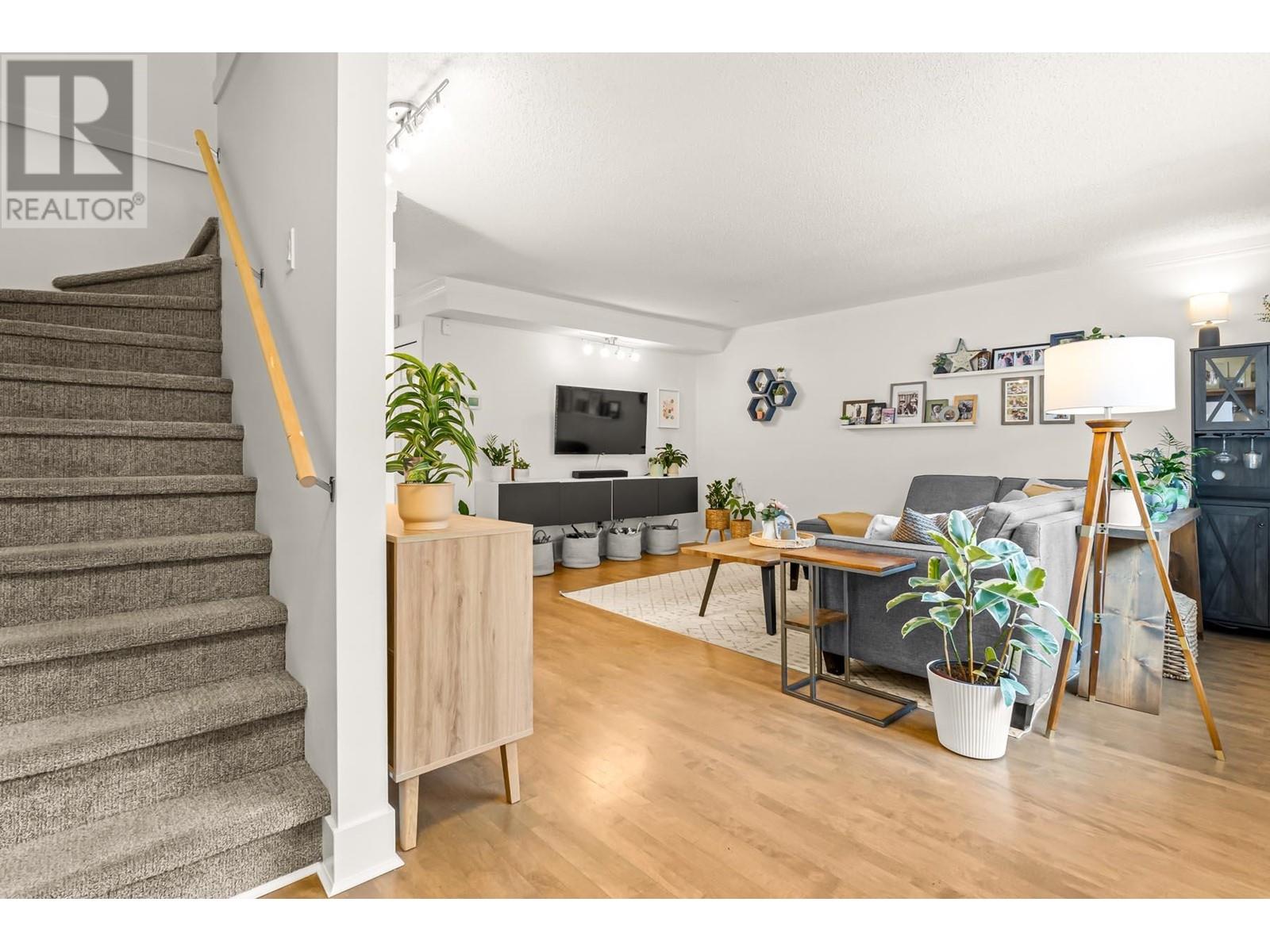 111 9061 Horne Street, Burnaby, British Columbia  V3N 4L2 - Photo 4 - R2983796