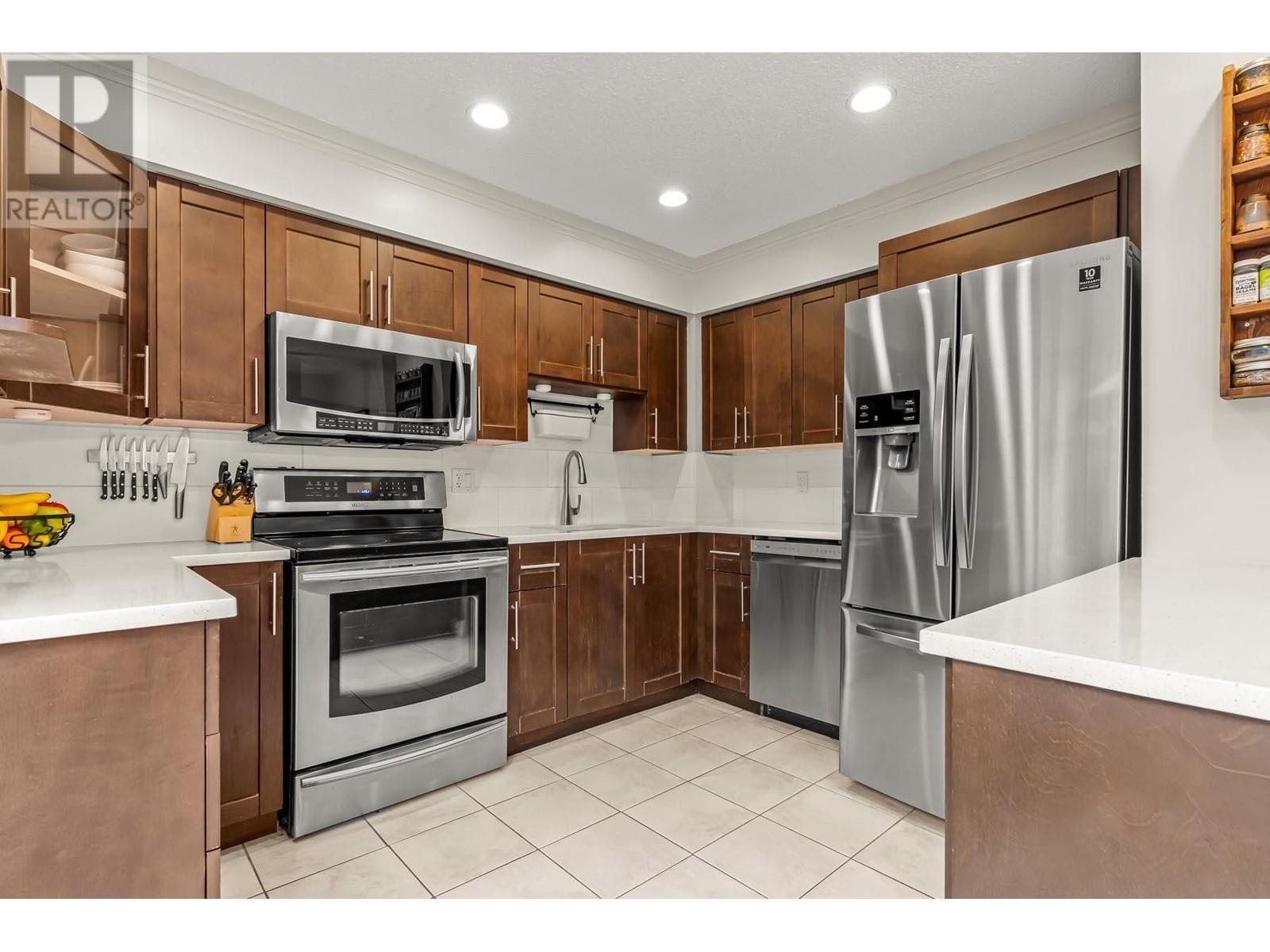 111 9061 Horne Street, Burnaby, British Columbia  V3N 4L2 - Photo 9 - R2983796