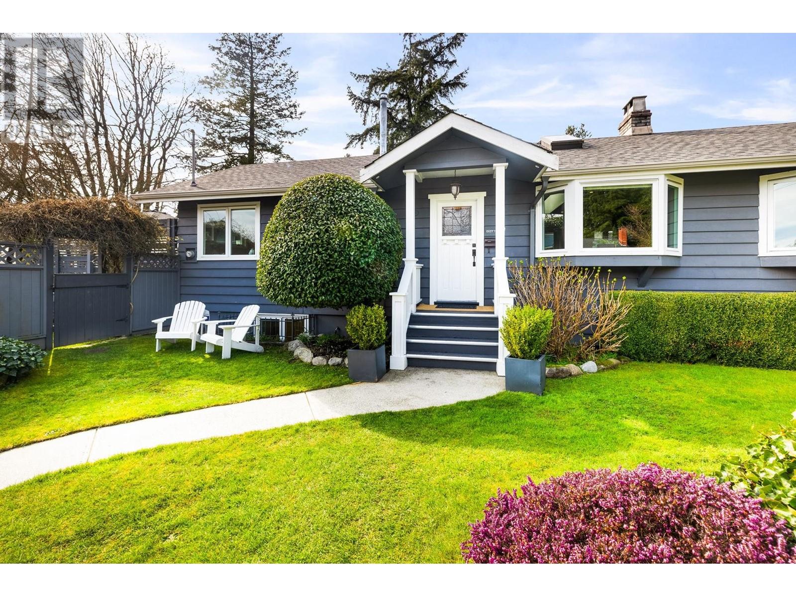630 E 12th Street, North Vancouver, British Columbia  V7L 2K6 - Photo 2 - R2983740