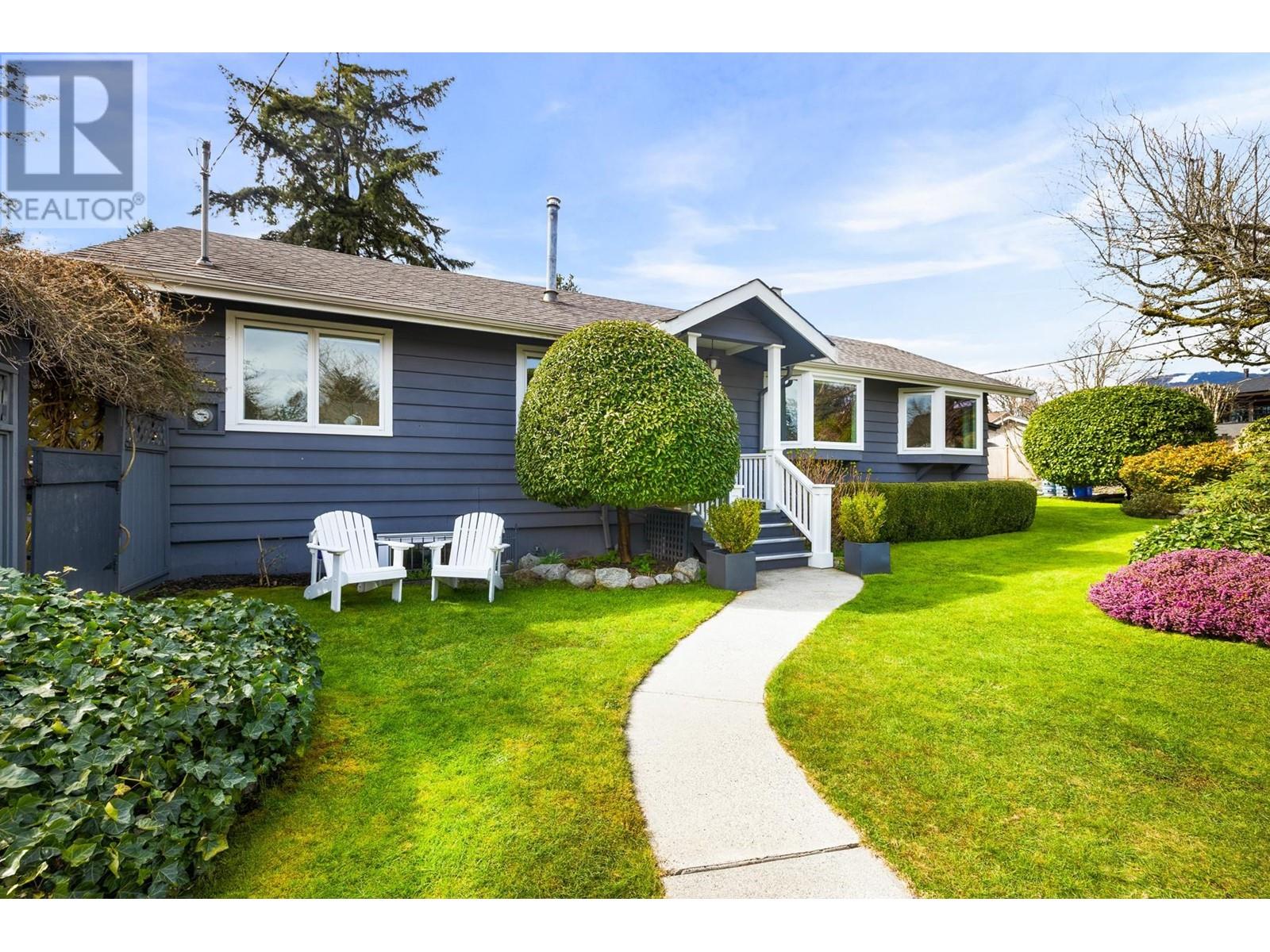 630 E 12th Street, North Vancouver, British Columbia  V7L 2K6 - Photo 3 - R2983740