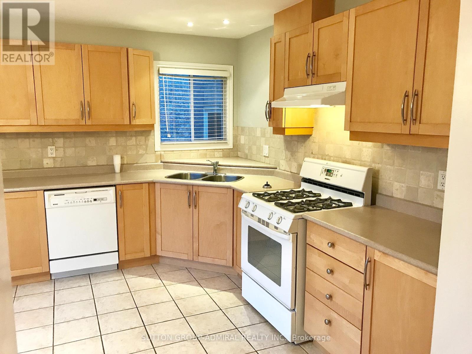 110 Mondavi Road, Vaughan (Sonoma Heights), Ontario  L4H 1L7 - Photo 6 - N12051904