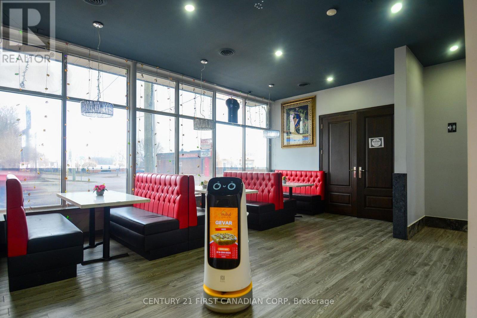 1682 Dundas Street N, London, Ontario  N5W 3C7 - Photo 8 - X12033814