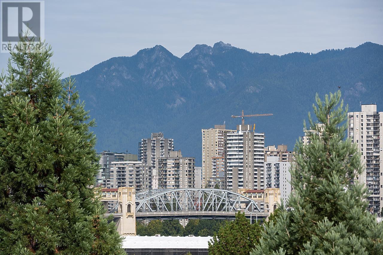 Listing Picture 16 of 24 : 403 1529 W 6TH AVENUE, Vancouver / 溫哥華 - 魯藝地產 Yvonne Lu Group - MLS Medallion Club Member