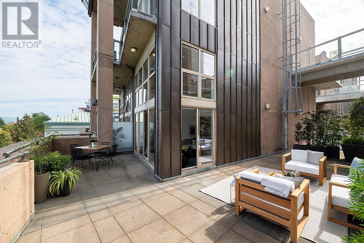 Listing Picture 23 of 24 : 403 1529 W 6TH AVENUE, Vancouver / 溫哥華 - 魯藝地產 Yvonne Lu Group - MLS Medallion Club Member