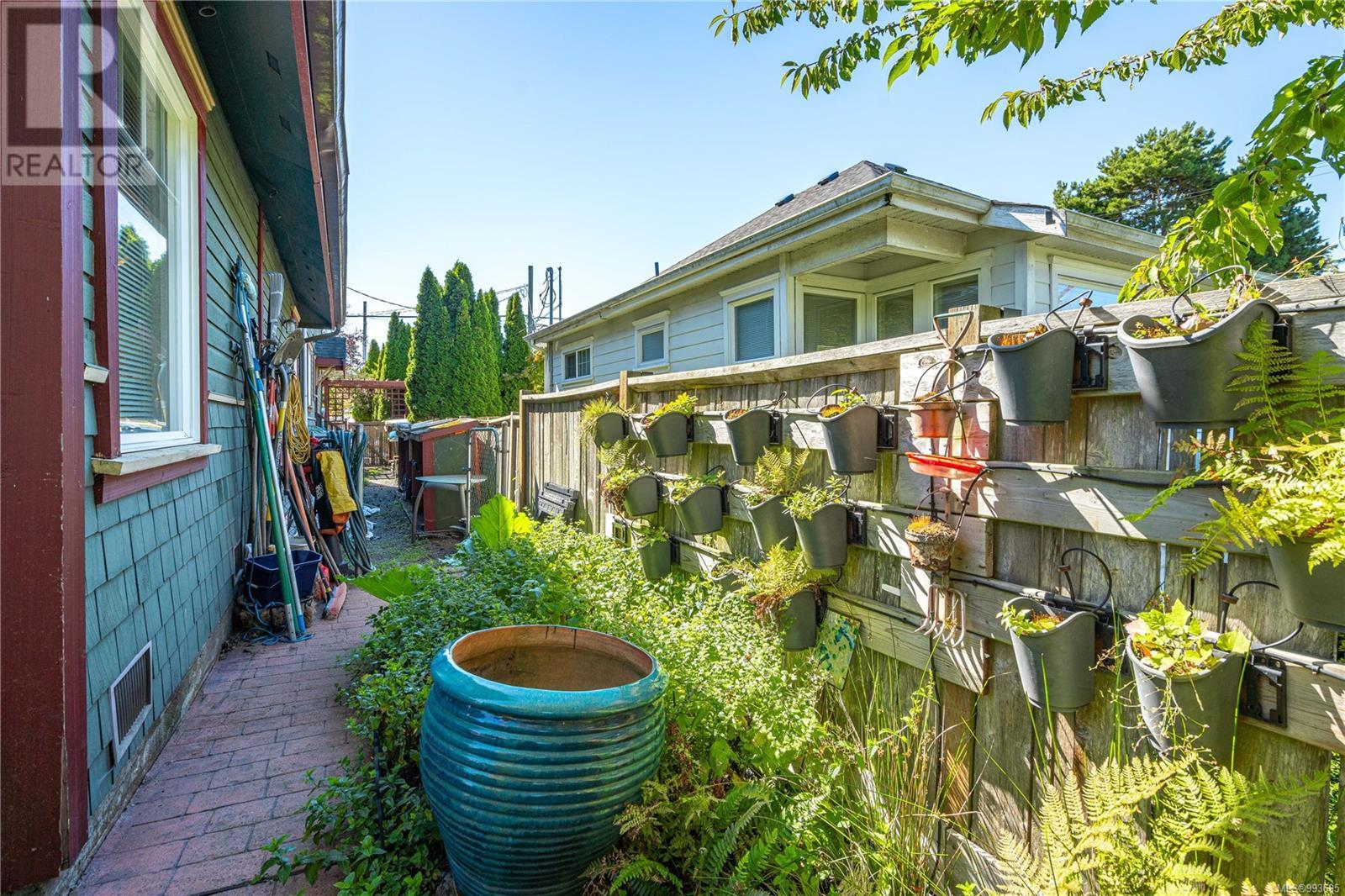 Property at 485 Head St image 5
