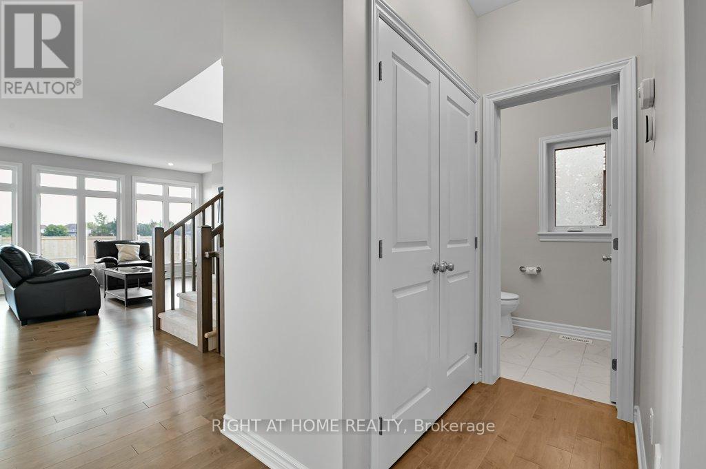 Property at 844 SNOWDROP CRESCENT image 4