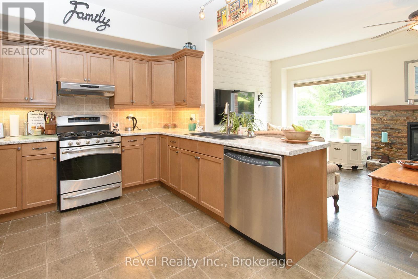Property at 310 HOLDEN STREET image 5