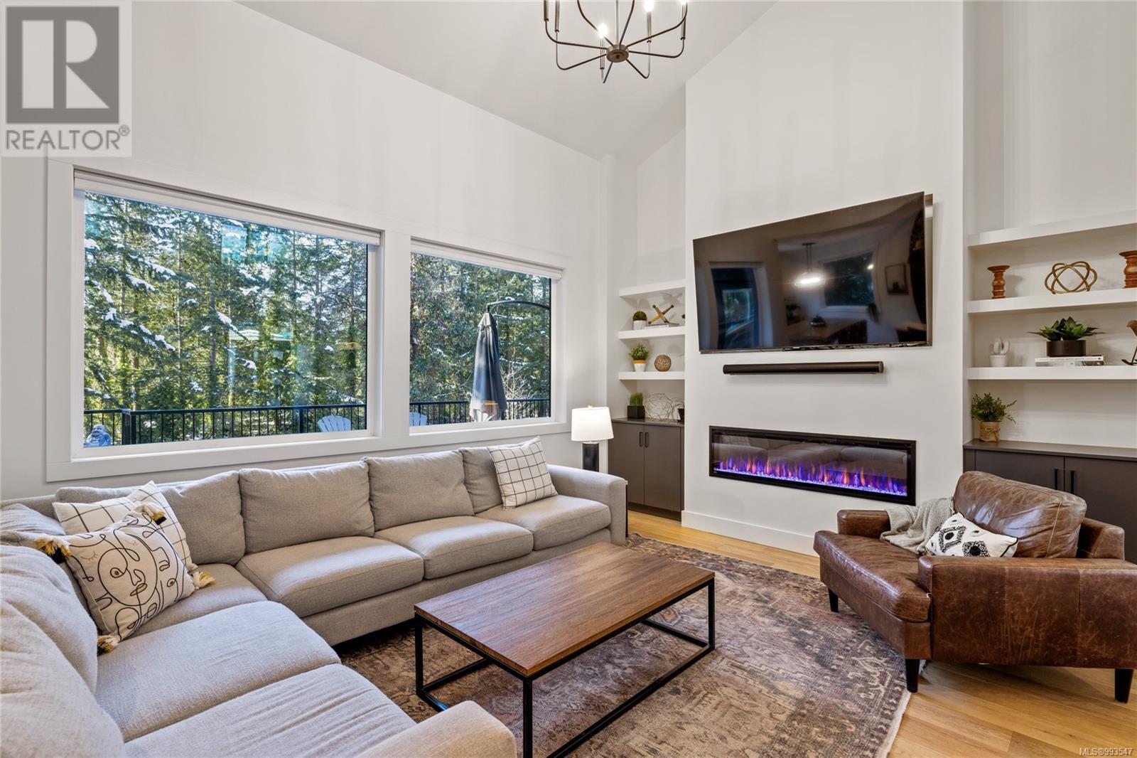 Property at 59 Lake Pl image 1