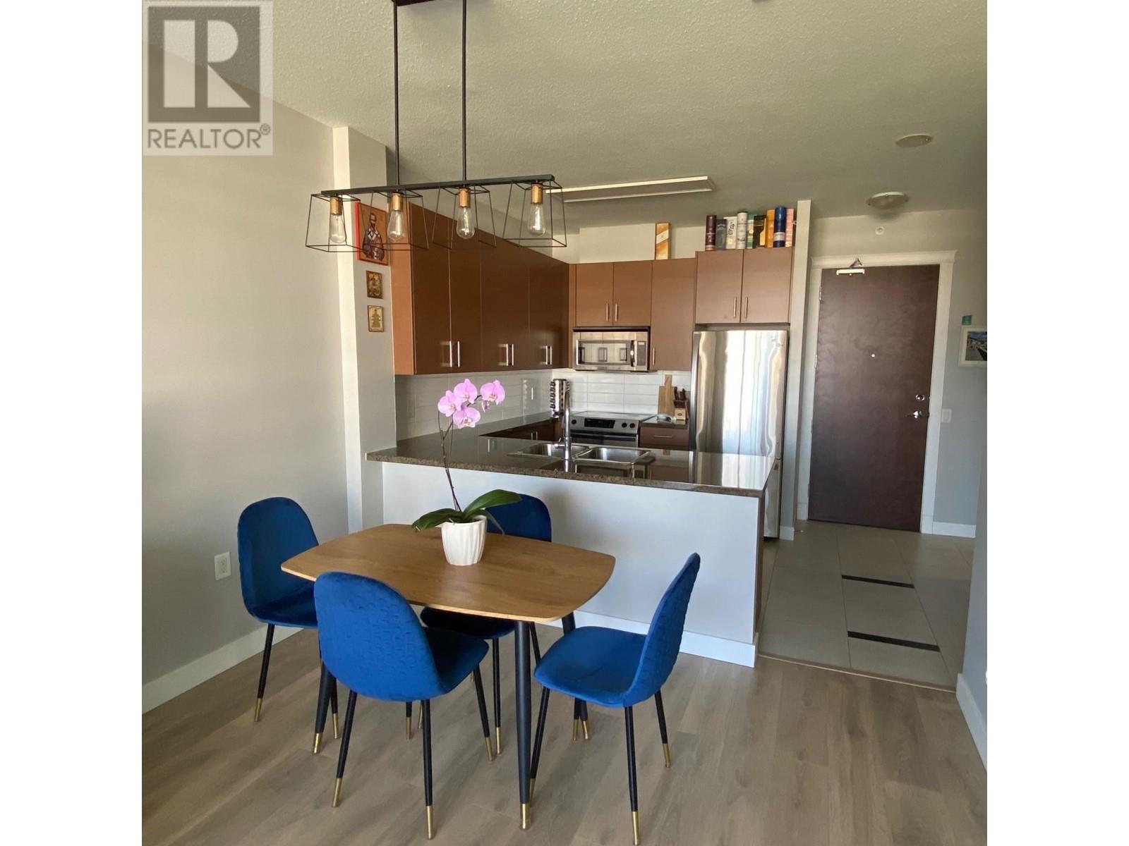 902 4250 DAWSON STREET, burnaby, British Columbia