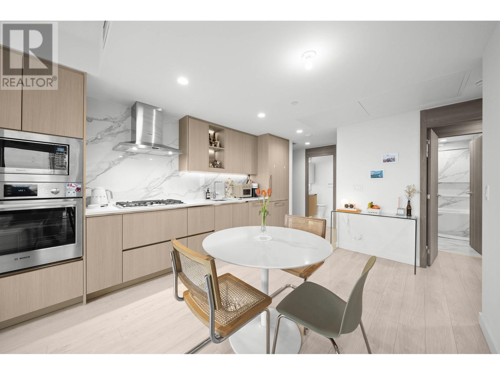 1504 4890 LOUGHEED HIGHWAY, burnaby, British Columbia