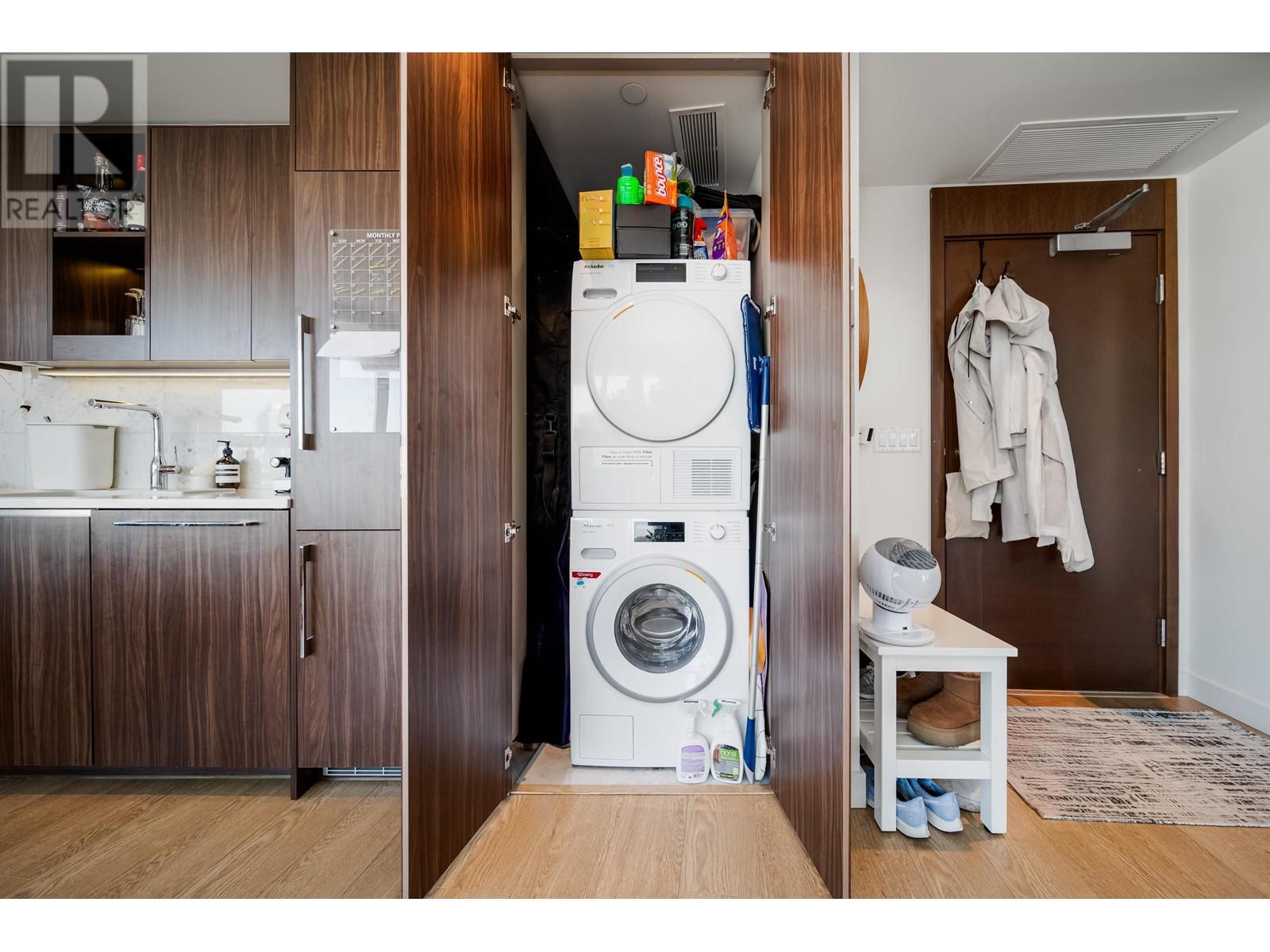 Listing Picture 10 of 28 : 2705 89 NELSON STREET, Vancouver / 溫哥華 - 魯藝地產 Yvonne Lu Group - MLS Medallion Club Member