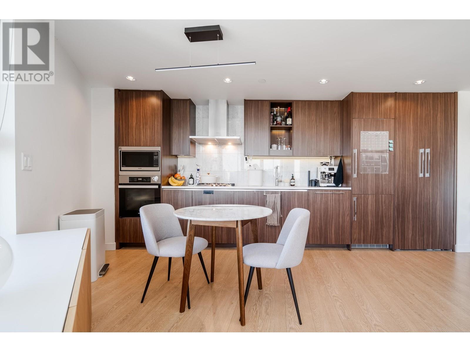 Listing Picture 2 of 28 : 2705 89 NELSON STREET, Vancouver / 溫哥華 - 魯藝地產 Yvonne Lu Group - MLS Medallion Club Member