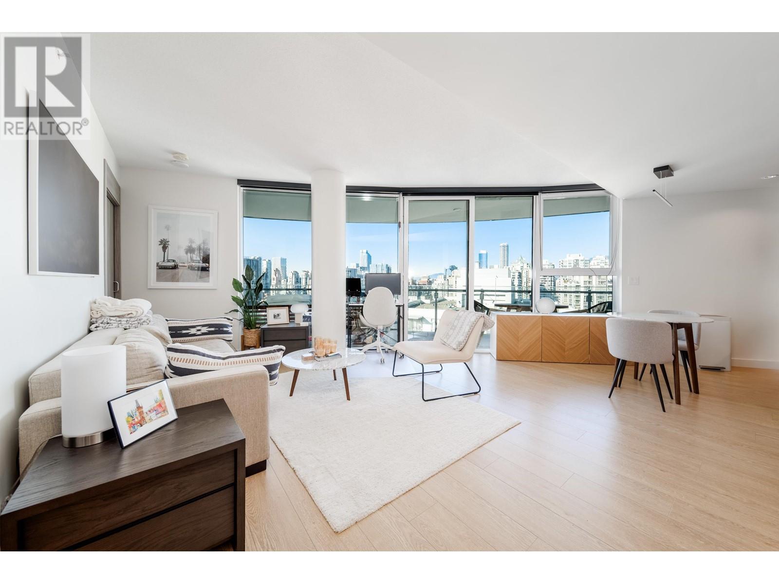 Listing Picture 3 of 28 : 2705 89 NELSON STREET, Vancouver / 溫哥華 - 魯藝地產 Yvonne Lu Group - MLS Medallion Club Member