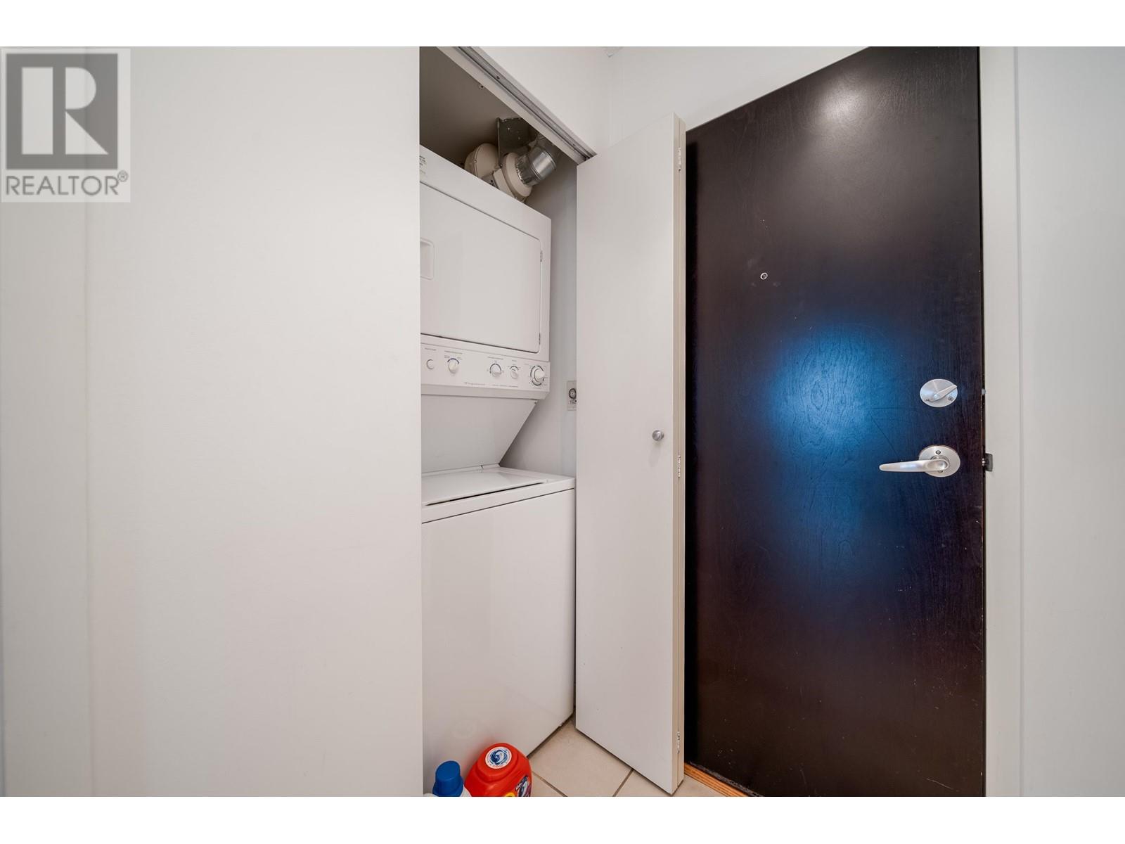 Listing Picture 16 of 35 : 1907 938 SMITHE STREET, Vancouver / 溫哥華 - 魯藝地產 Yvonne Lu Group - MLS Medallion Club Member