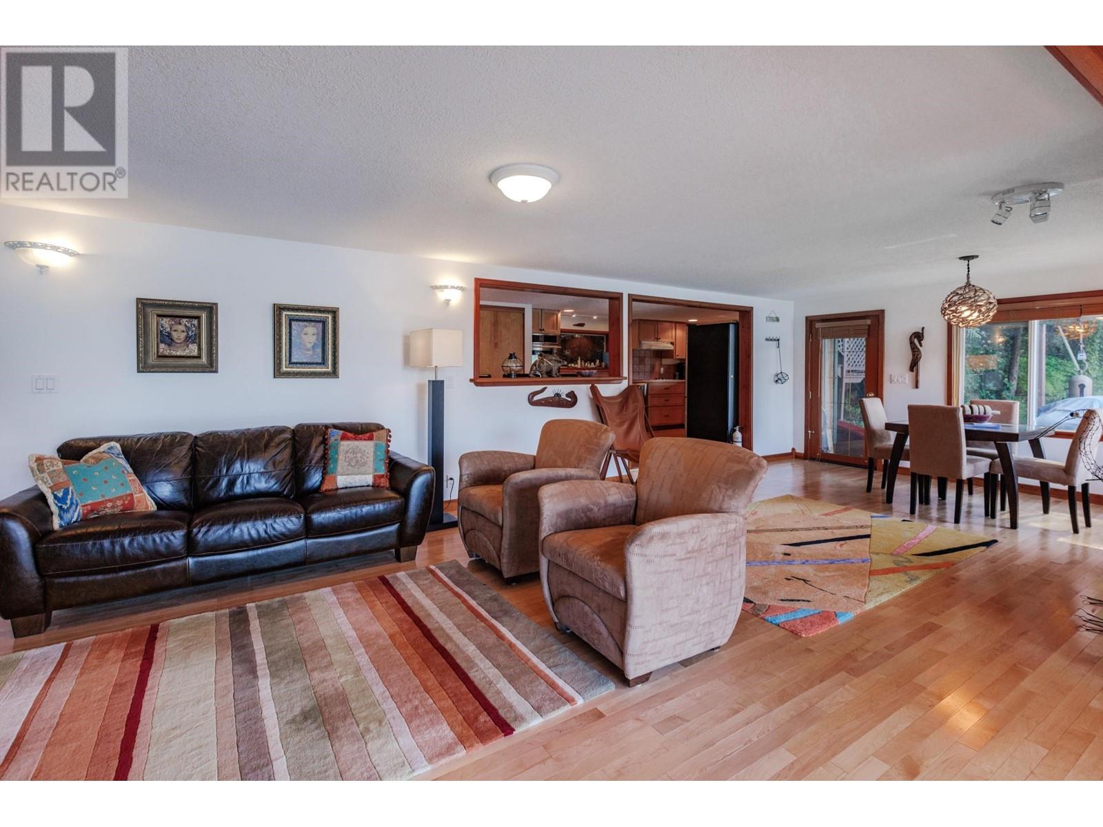 5446 Secret Cove Road, Halfmoon Bay, British Columbia  V7Z 1B7 - Photo 10 - R2983884