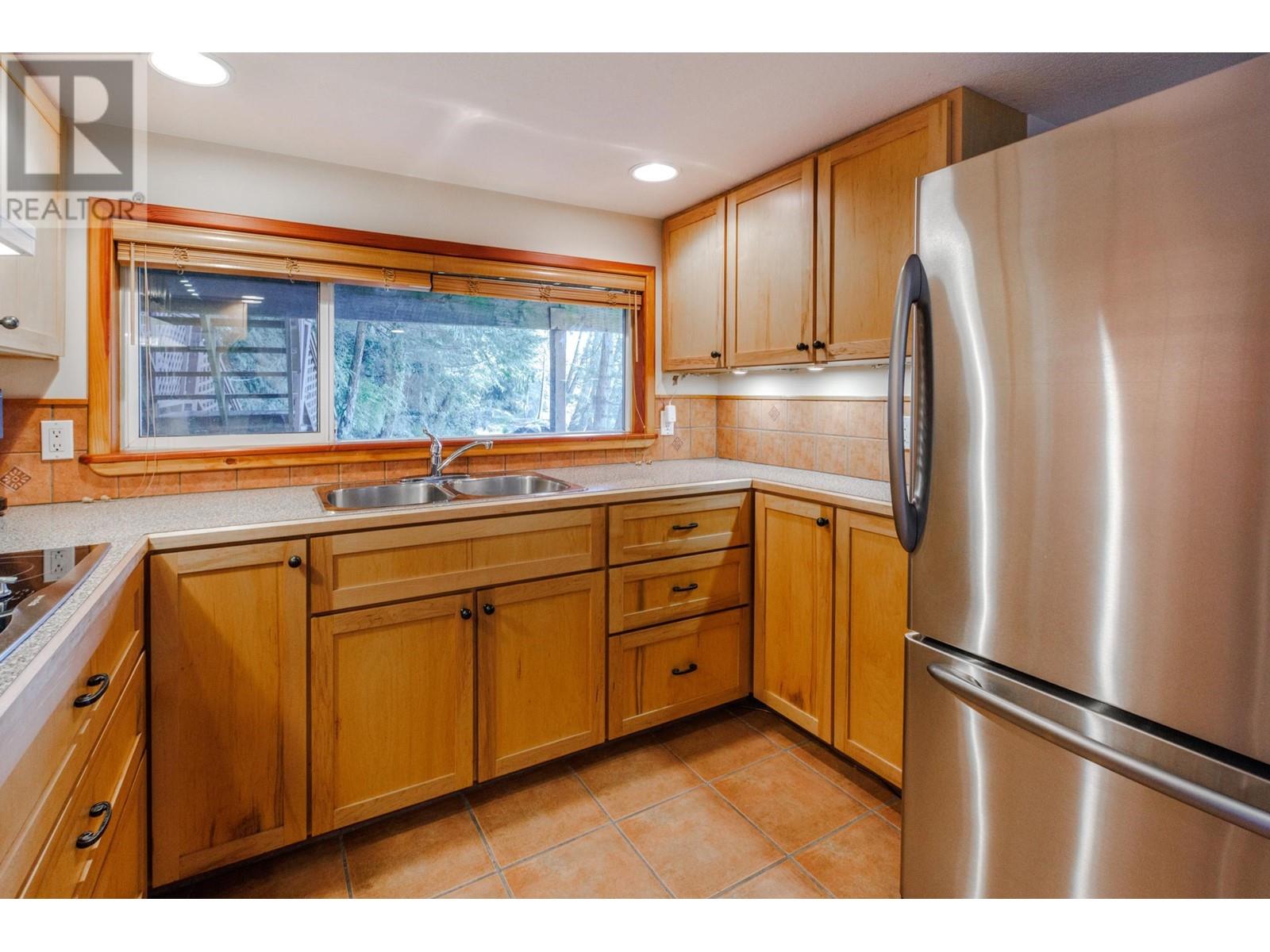 5446 Secret Cove Road, Halfmoon Bay, British Columbia  V7Z 1B7 - Photo 16 - R2983884