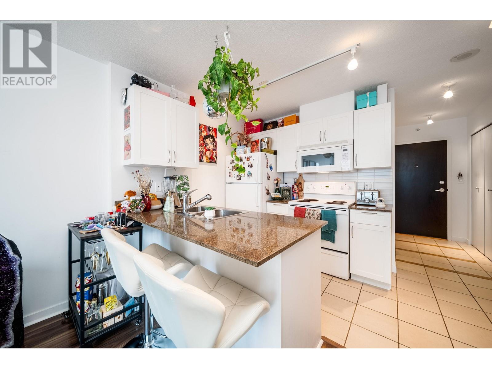 Listing Picture 2 of 35 : 1907 938 SMITHE STREET, Vancouver / 溫哥華 - 魯藝地產 Yvonne Lu Group - MLS Medallion Club Member