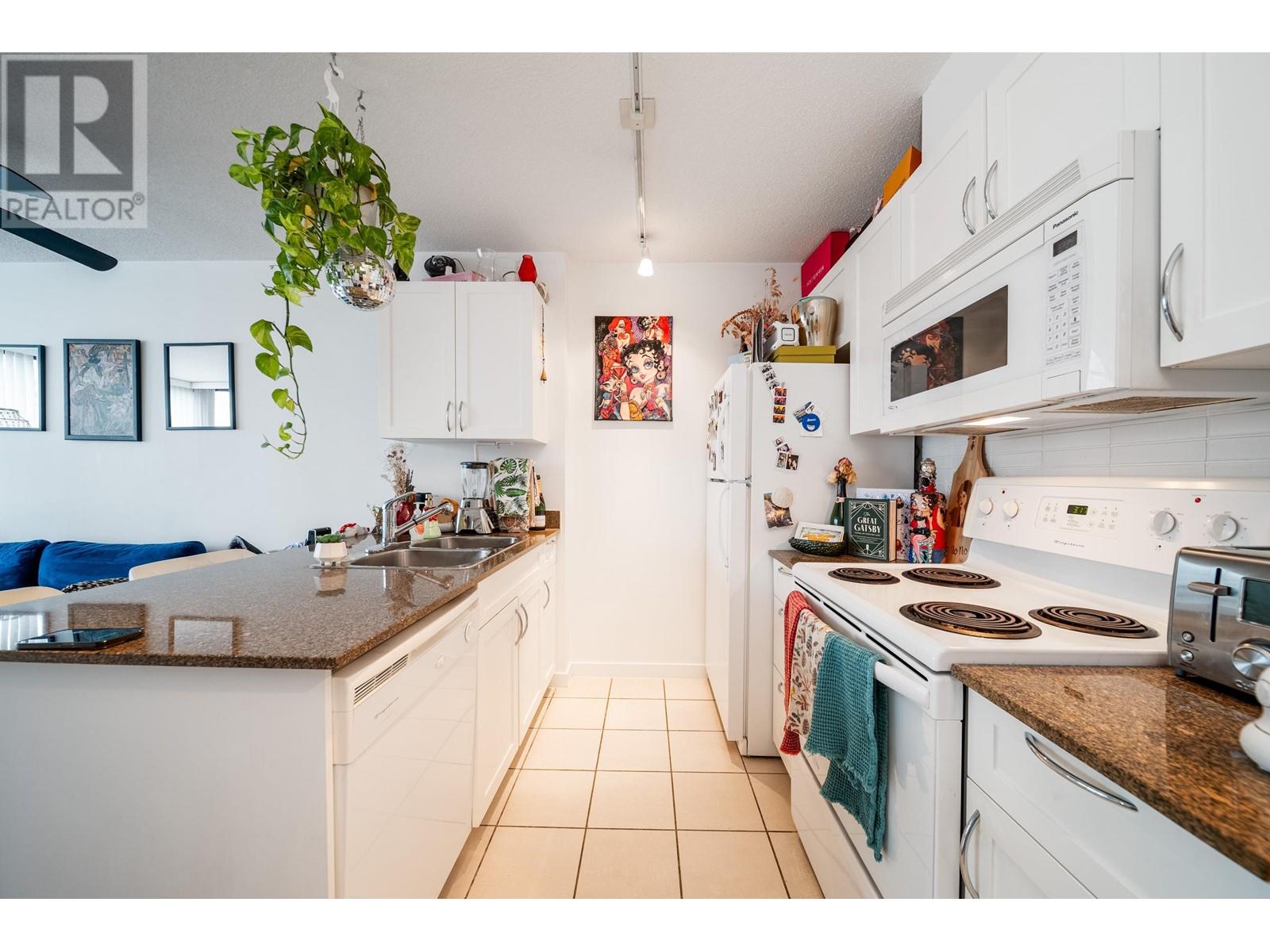 Listing Picture 7 of 35 : 1907 938 SMITHE STREET, Vancouver / 溫哥華 - 魯藝地產 Yvonne Lu Group - MLS Medallion Club Member