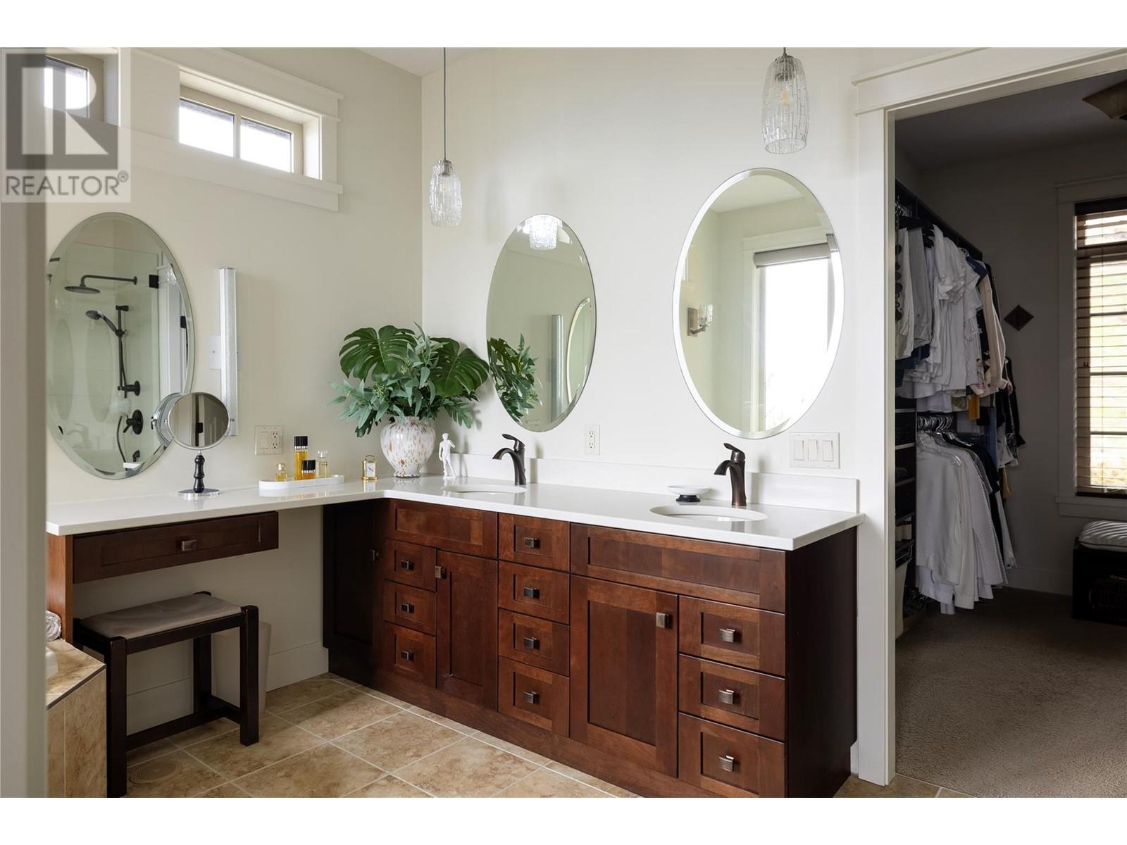 Property at 120 Vineyard Way image 4