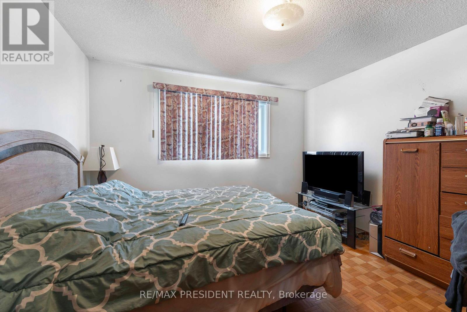 3952 Longo Circle Ne, Mississauga, Ontario  L4T 4C7 - Photo 13 - W12052047