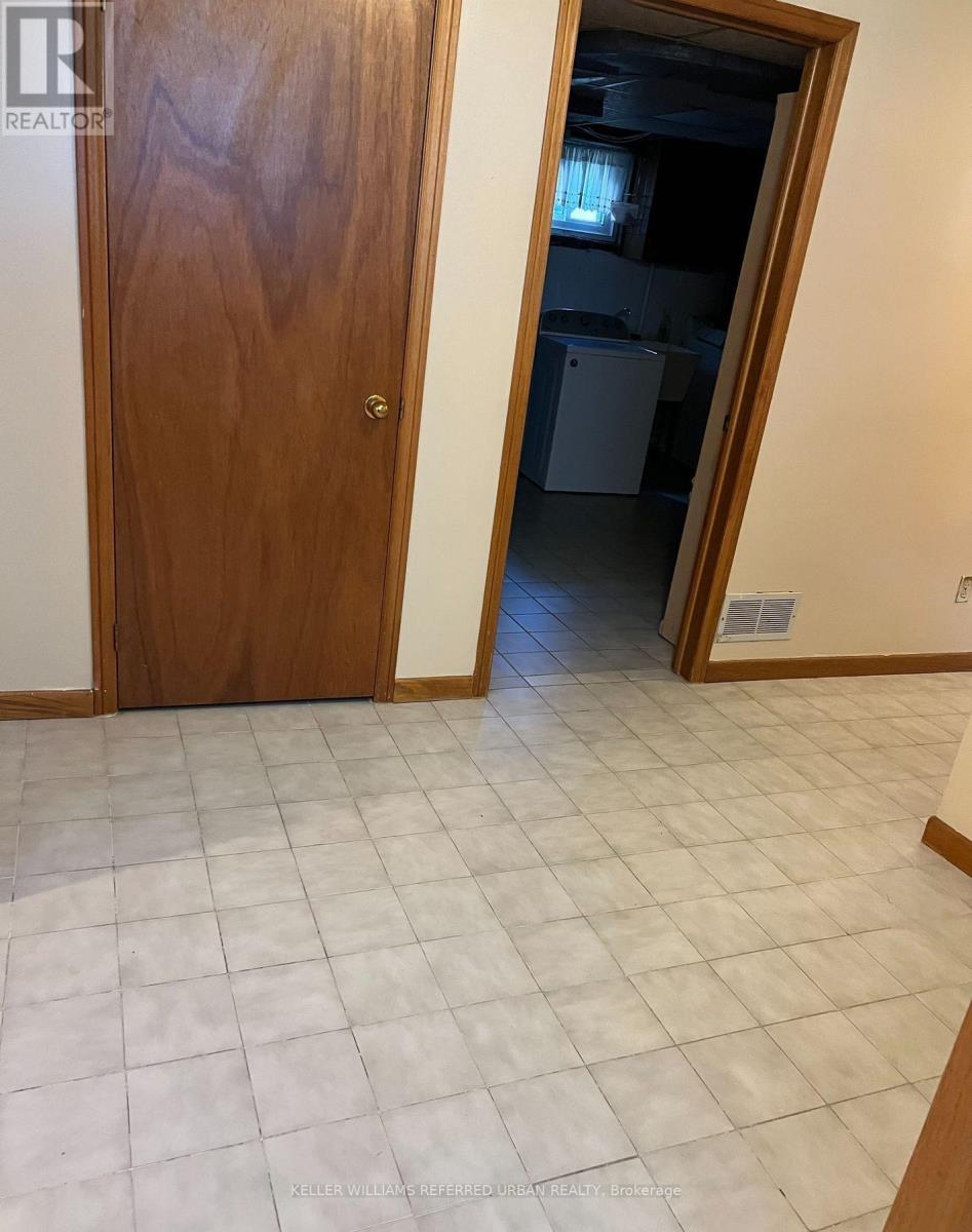 49 Dundee Drive, Toronto, Ontario  M3J 1H7 - Photo 16 - W12052053