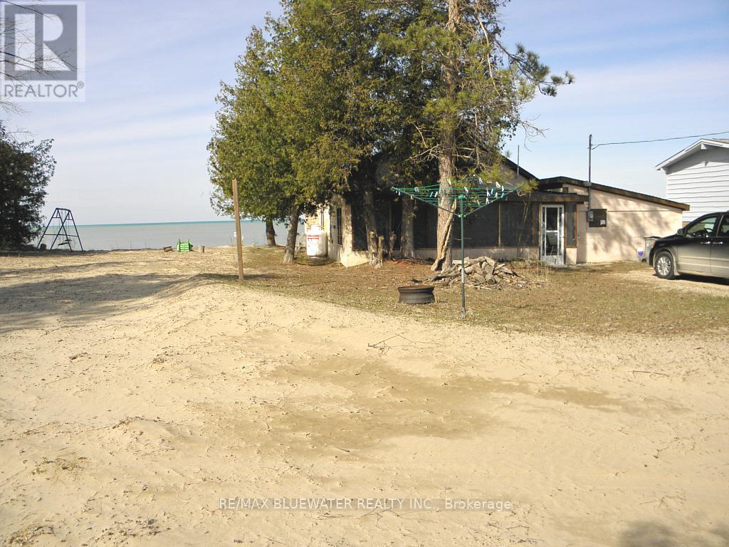 6290 William Street, Lambton Shores, Ontario  N0N 1J0 - Photo 10 - X12052114