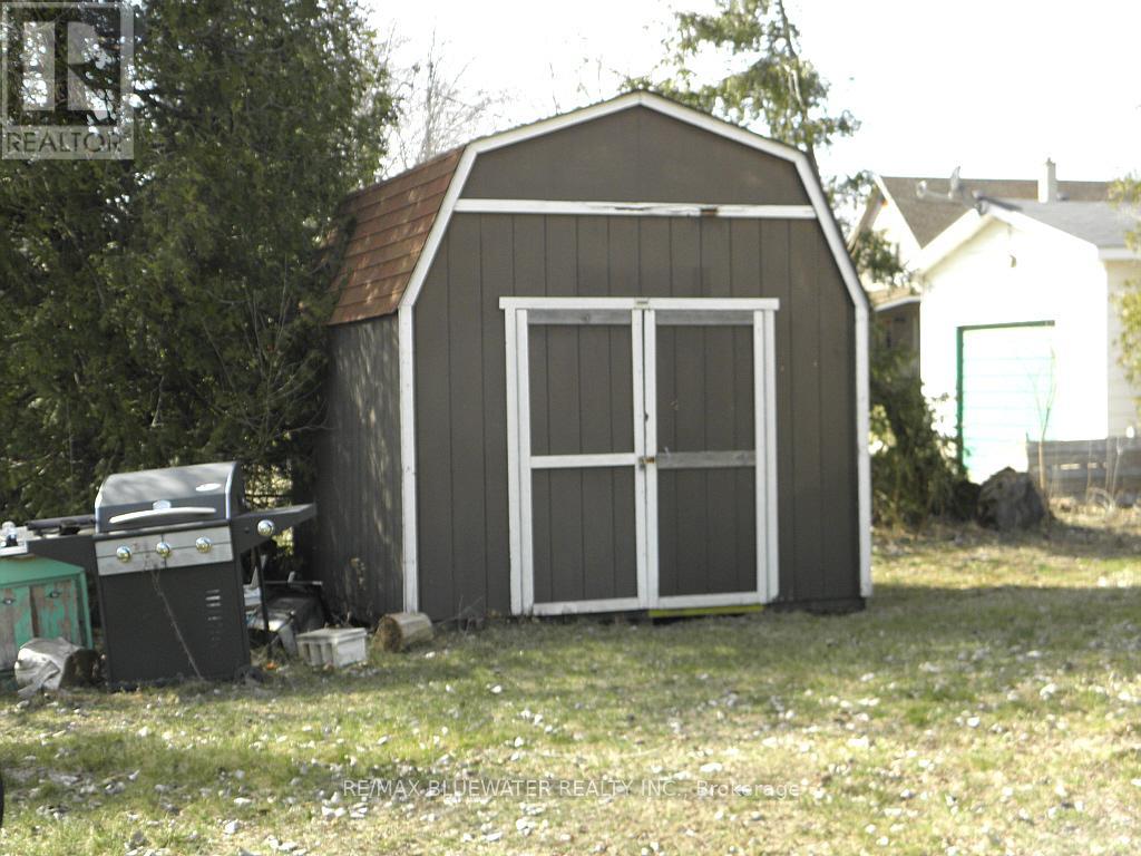 6290 William Street, Lambton Shores, Ontario  N0N 1J0 - Photo 12 - X12052114