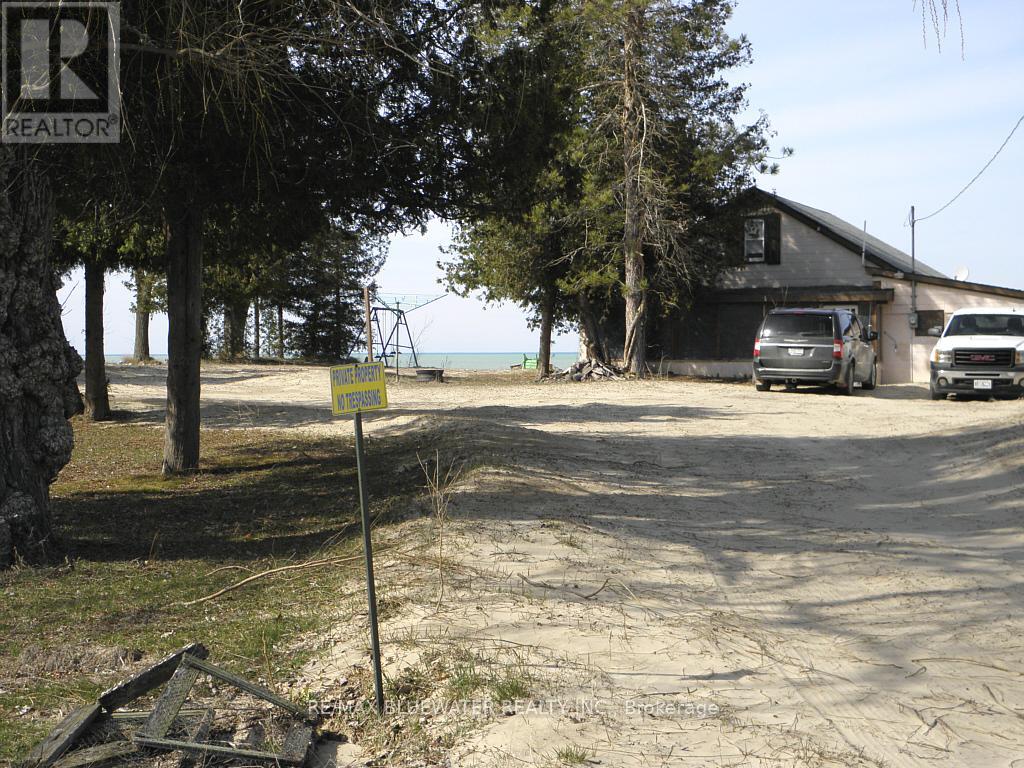 6290 William Street, Lambton Shores, Ontario  N0N 1J0 - Photo 13 - X12052114