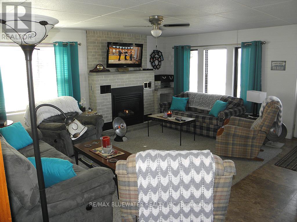 6290 William Street, Lambton Shores, Ontario  N0N 1J0 - Photo 15 - X12052114