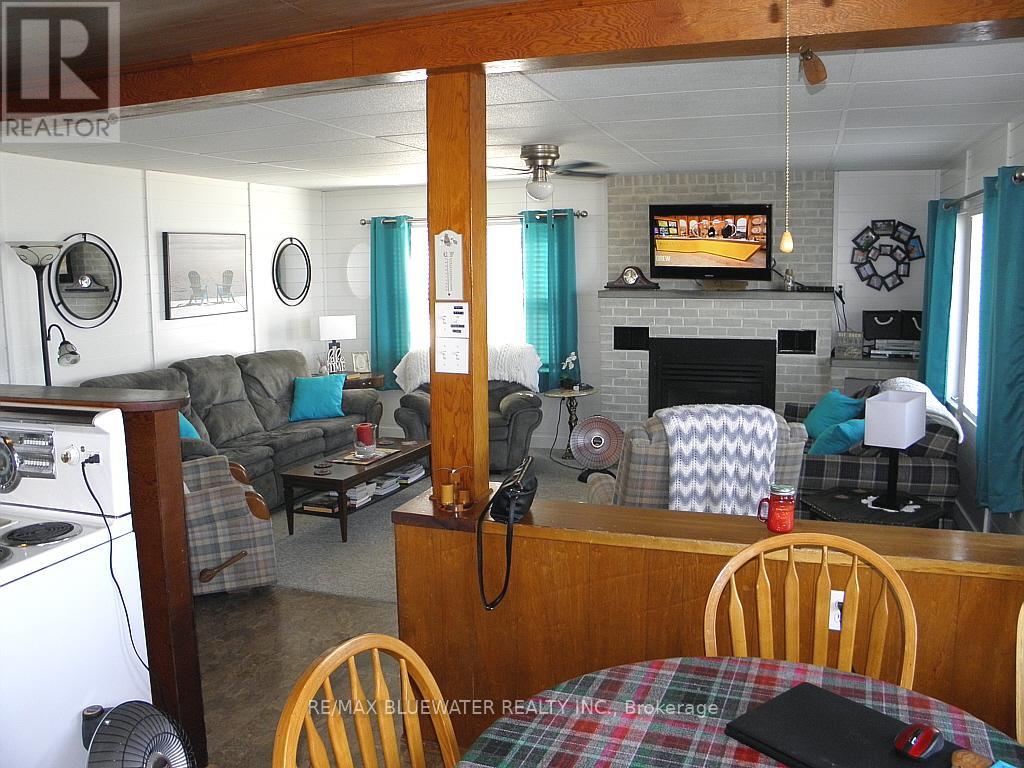 6290 William Street, Lambton Shores, Ontario  N0N 1J0 - Photo 16 - X12052114