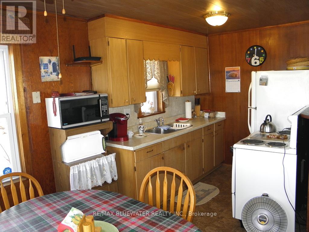 6290 William Street, Lambton Shores, Ontario  N0N 1J0 - Photo 18 - X12052114