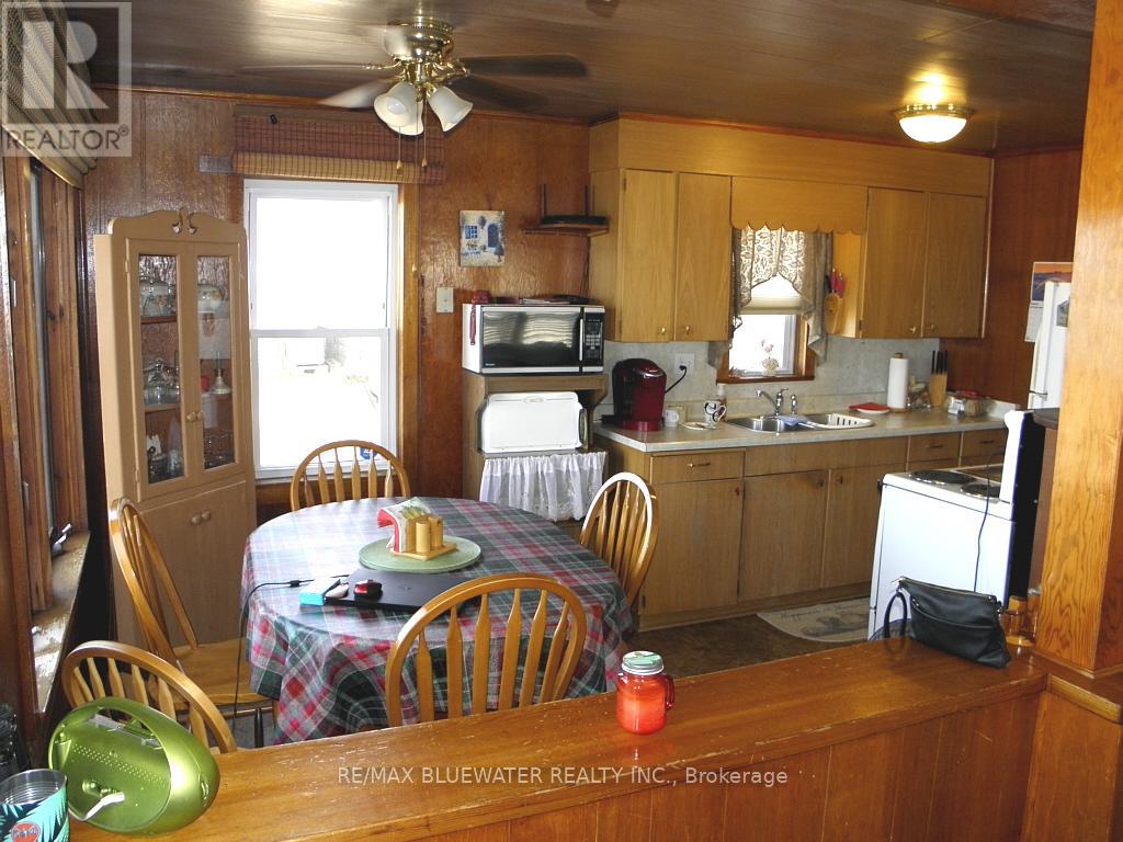 6290 William Street, Lambton Shores, Ontario  N0N 1J0 - Photo 19 - X12052114
