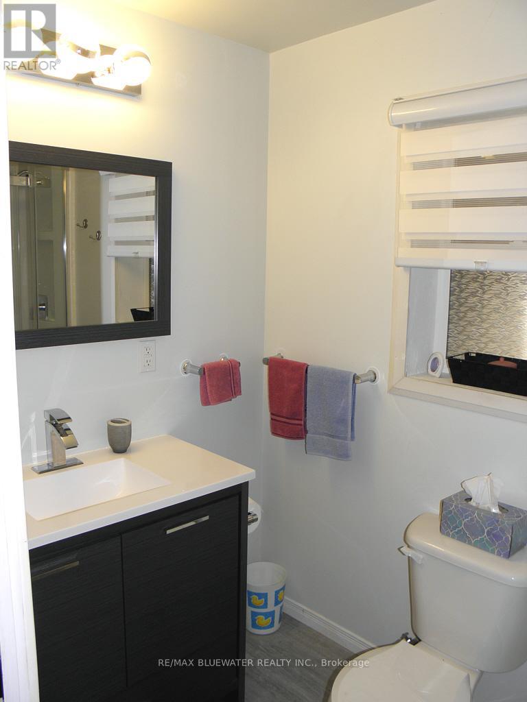 6290 William Street, Lambton Shores, Ontario  N0N 1J0 - Photo 27 - X12052114
