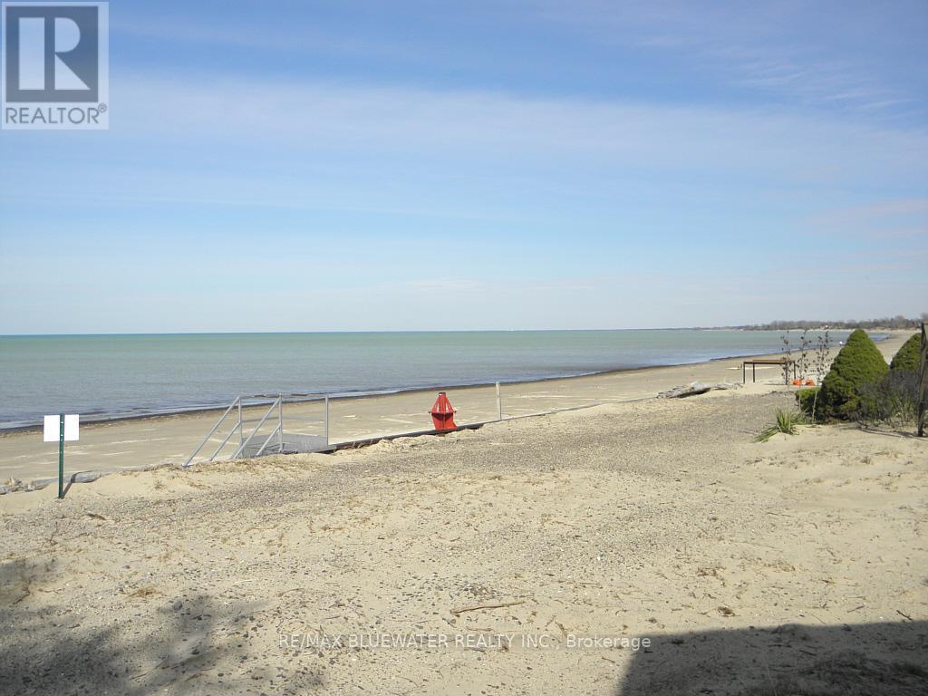 6290 William Street, Lambton Shores, Ontario  N0N 1J0 - Photo 3 - X12052114