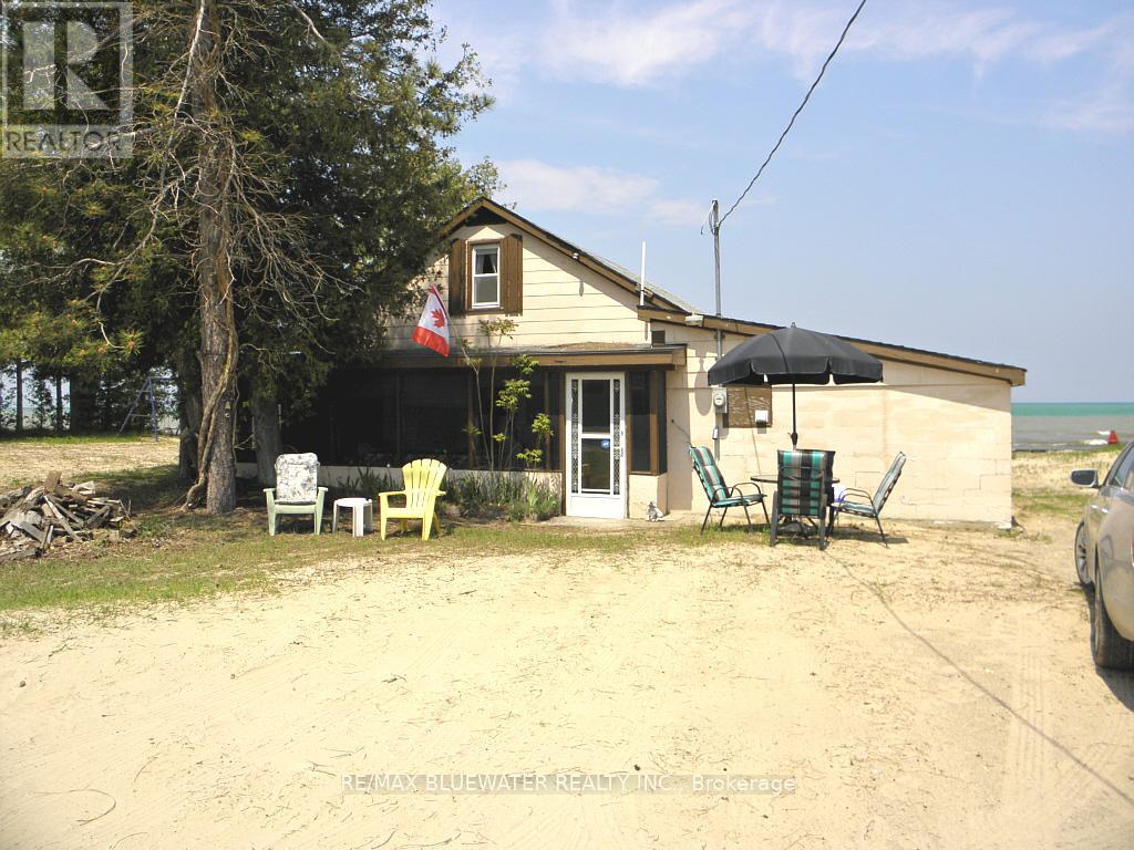 6290 William Street, Lambton Shores, Ontario  N0N 1J0 - Photo 32 - X12052114