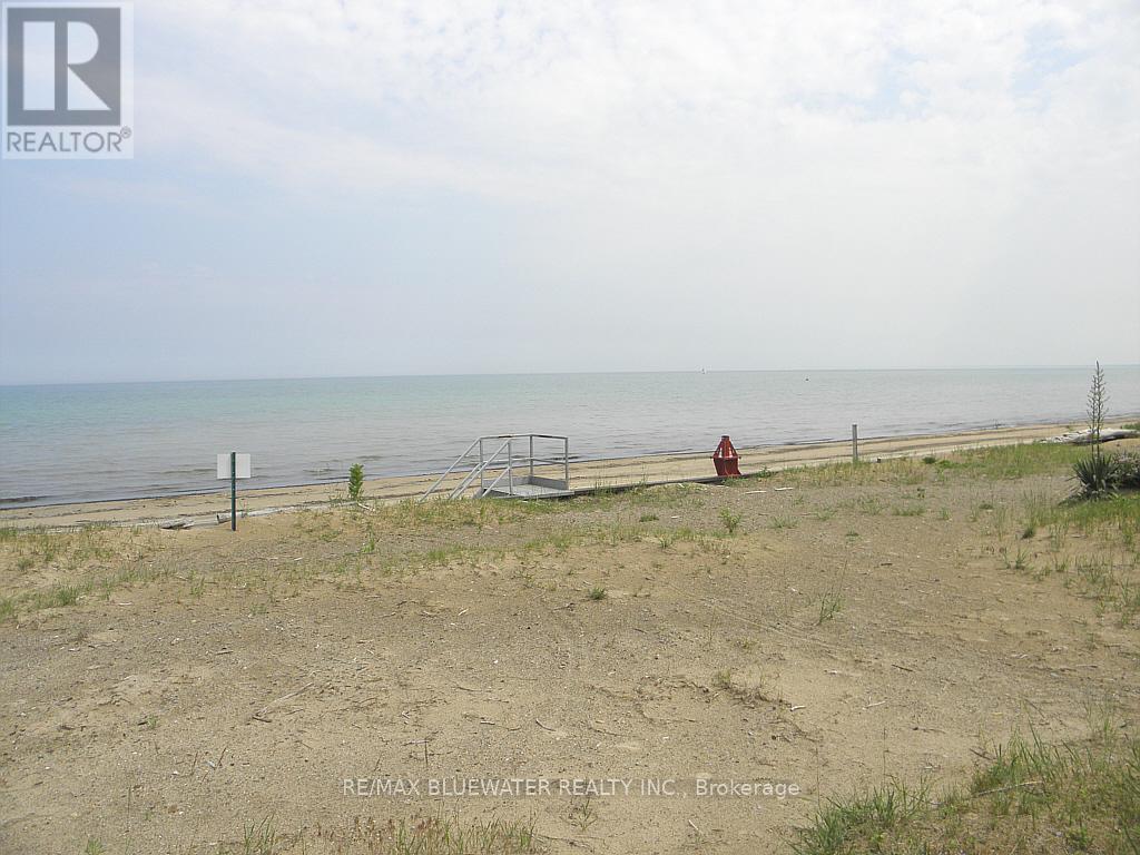 6290 William Street, Lambton Shores, Ontario  N0N 1J0 - Photo 33 - X12052114