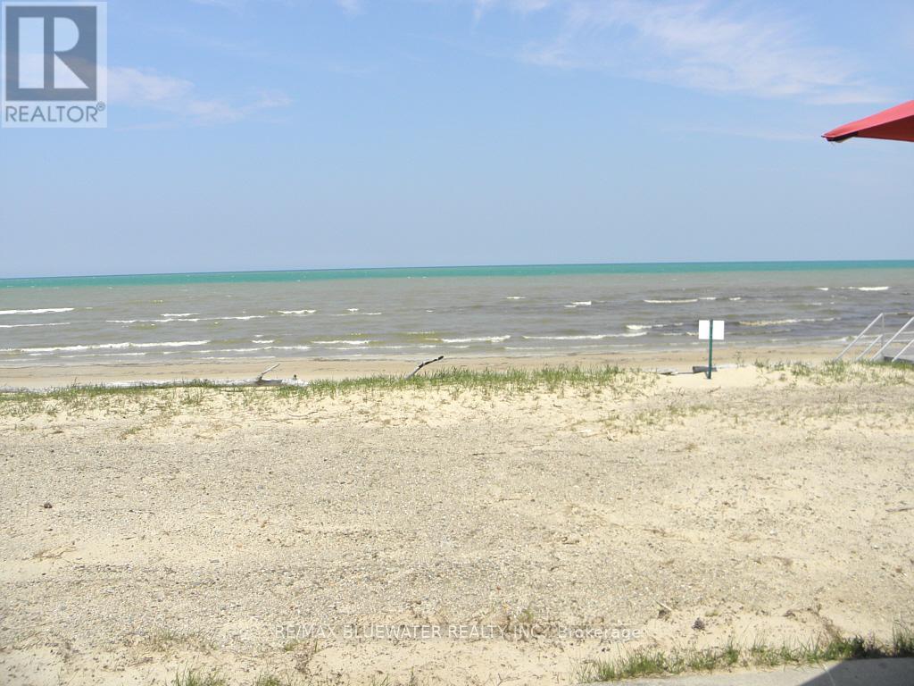 6290 William Street, Lambton Shores, Ontario  N0N 1J0 - Photo 34 - X12052114