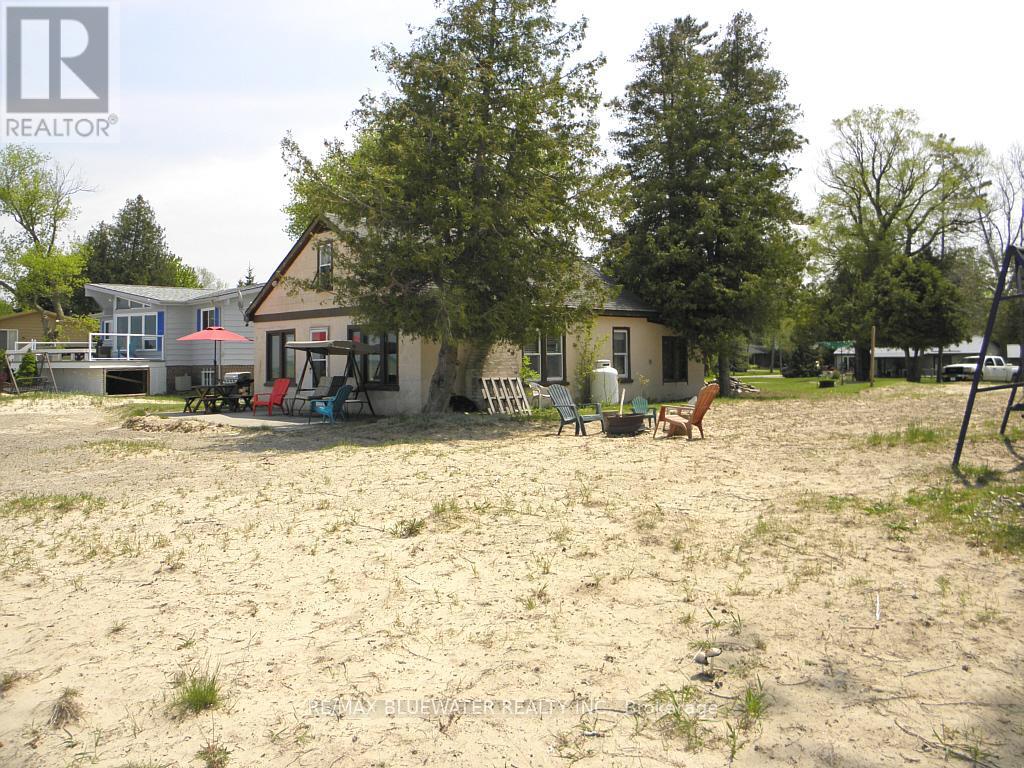 6290 William Street, Lambton Shores, Ontario  N0N 1J0 - Photo 35 - X12052114