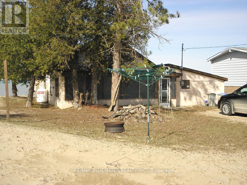 6290 William Street, Lambton Shores, Ontario  N0N 1J0 - Photo 8 - X12052114