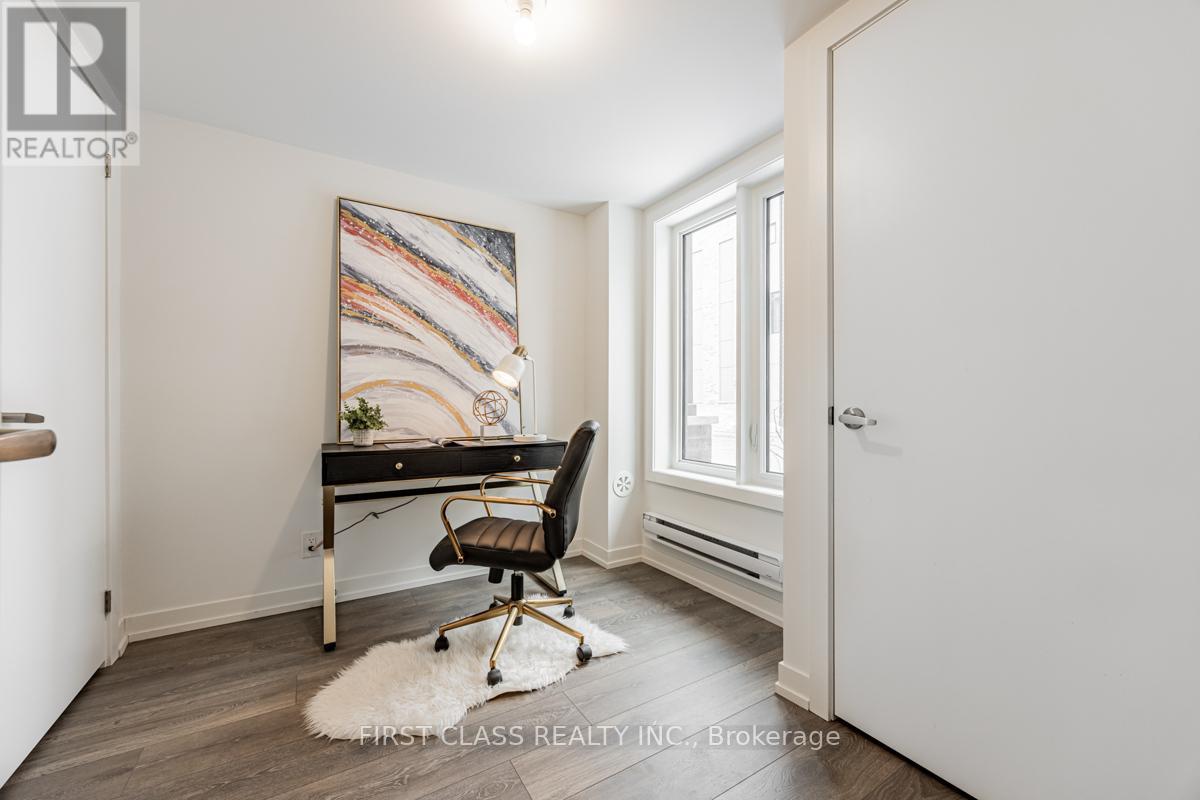 Property at 7 SPRUCE PINES CRESCENT image 2