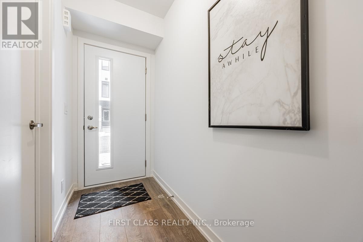 Property at 7 SPRUCE PINES CRESCENT image 3