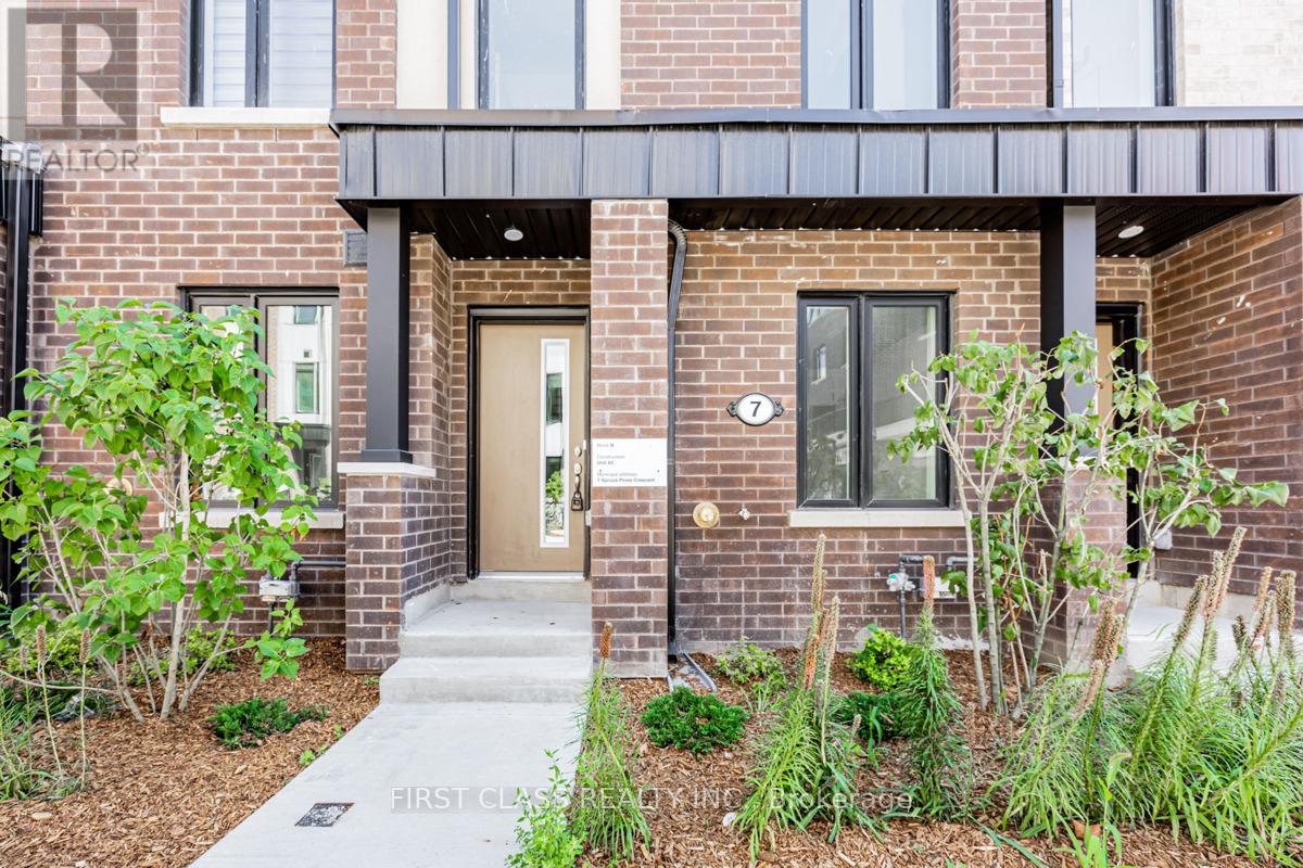 Property at 7 SPRUCE PINES CRESCENT image 4