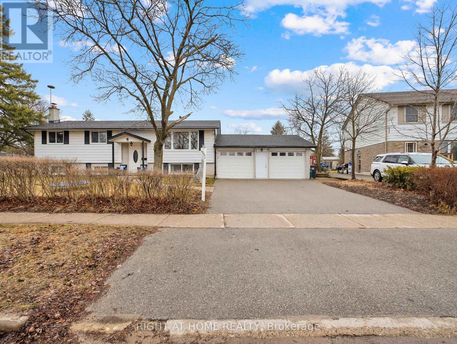 Property at 2 CHARTWELL CRES image 1