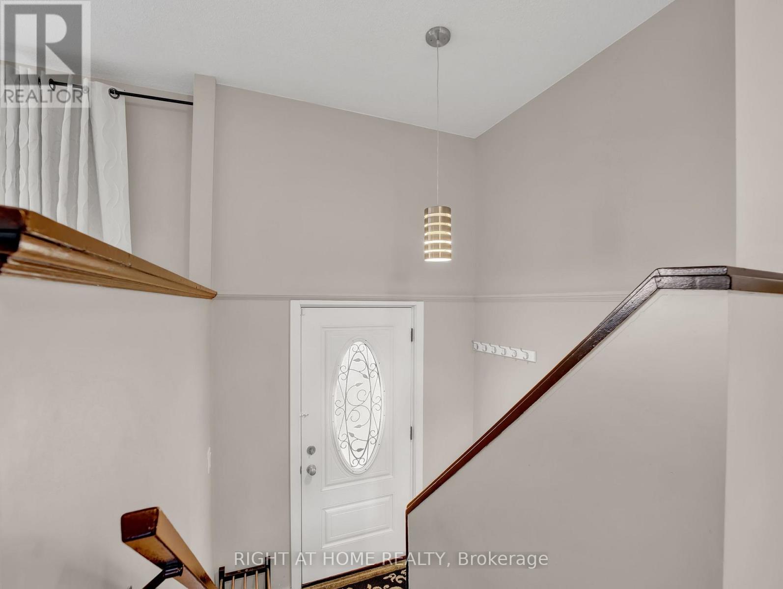 Property at 2 CHARTWELL CRES image 4