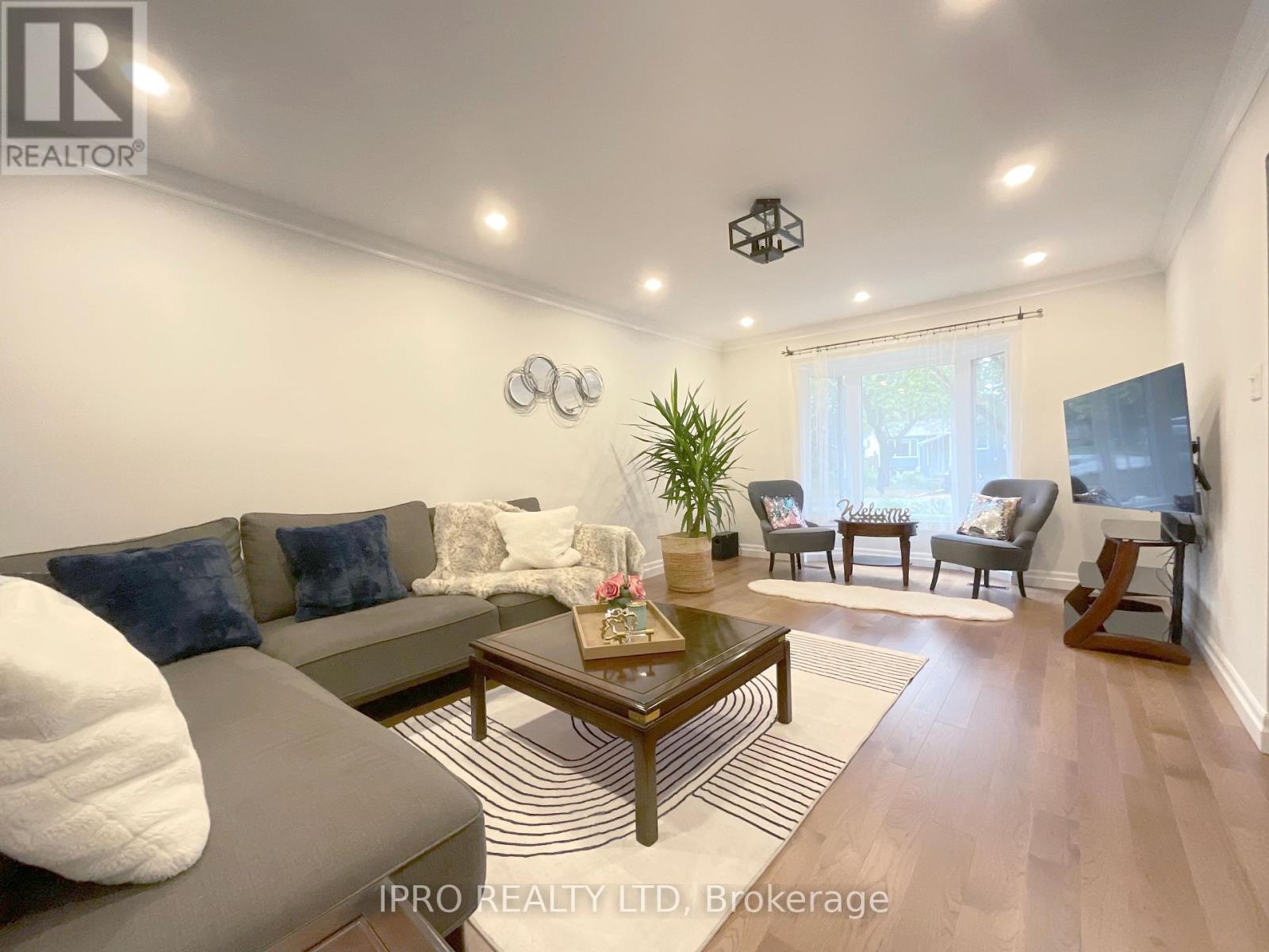 73 Wright Crescent, Caledon, Ontario  L7E 3X6 - Photo 4 - W12052115