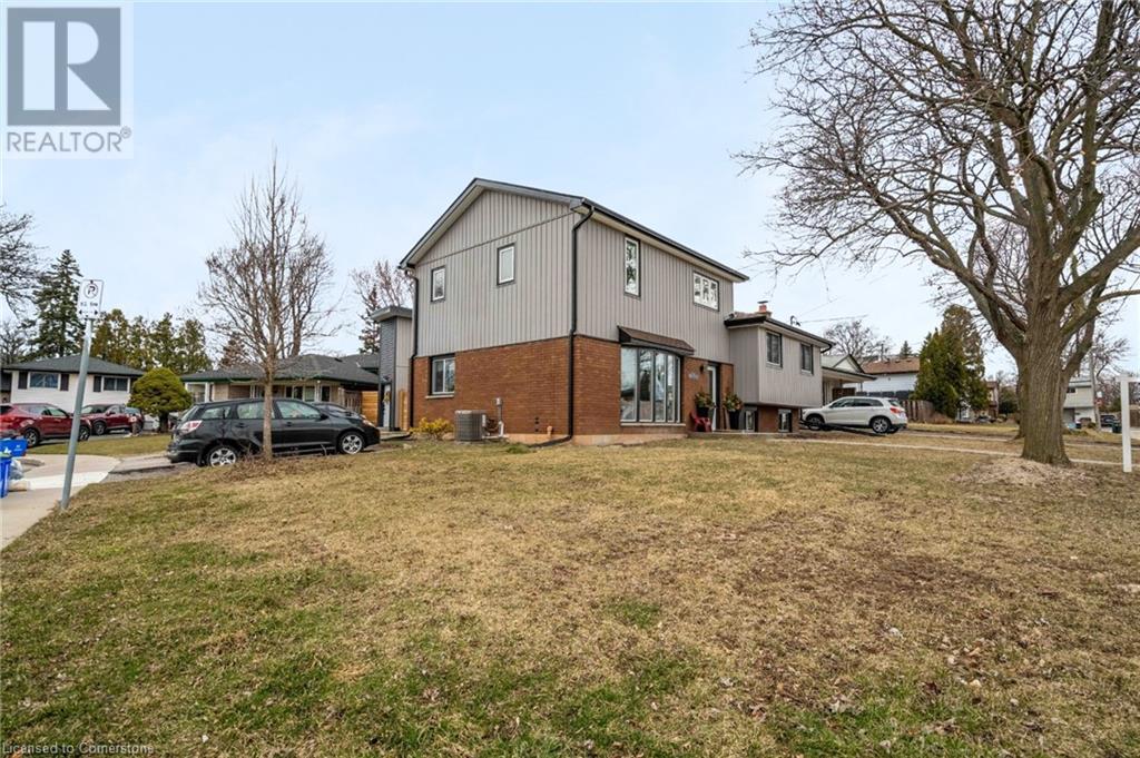 Property at 8 BANFF Drive image 3