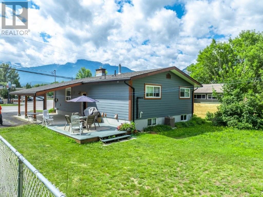 Property at 1924 Laforme Boulevard image 2